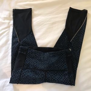 Lululemon black and blue cropped leggings